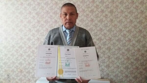 Преподаватель Ошского технологического университета Баатыр Акматов, который сконструировал экономичный электрокотел - Sputnik Кыргызстан