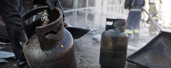 Сотрудники МЧС на месте происшествия. Архивное фото - Sputnik Кыргызстан