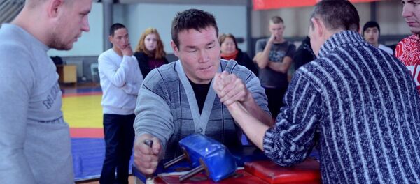 Турнир по армрестлингу среди ЛОВЗ в Бишкеке Турнир по армрестлингу среди ЛОВЗ в Бишкеке - Sputnik Кыргызстан