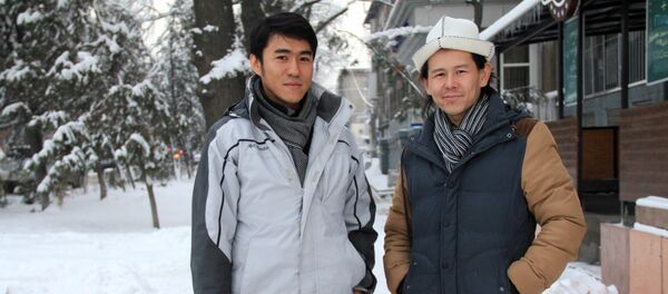 Дизайнеры из Кыргызстана Искендер Асаналиев и Жанышбек Ботоев Дизайнеры из Кыргызстана Искендер Асаналиев и Жанышбек Ботоев - Sputnik Кыргызстан