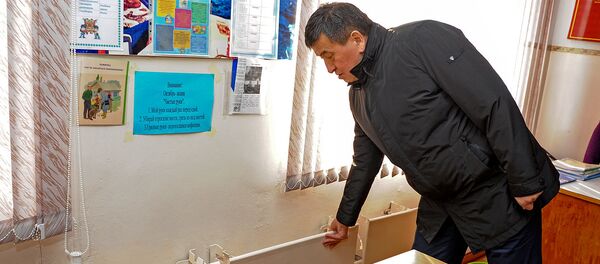 Премьер-министр Сооронбай Жээнбеков посетил социальные объекты в городе Токмок - Sputnik Кыргызстан