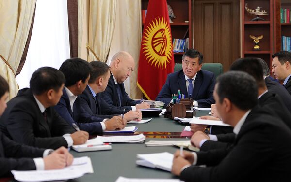 Премьер-министр Кыргызстана Сооронбай Жээнбеков сегодня, 26 ноября, провел рабочее совещание по вопросу тарифов на интернет - Sputnik Кыргызстан