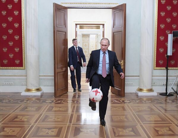 Президент РФ В. Путин встретился с президентом ФИФА Д. Инфантино - Sputnik Кыргызстан