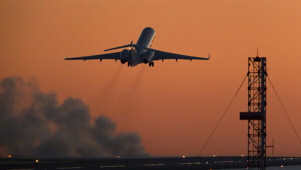 Самолет совершает взлет. Архивное фото - Sputnik Кыргызстан