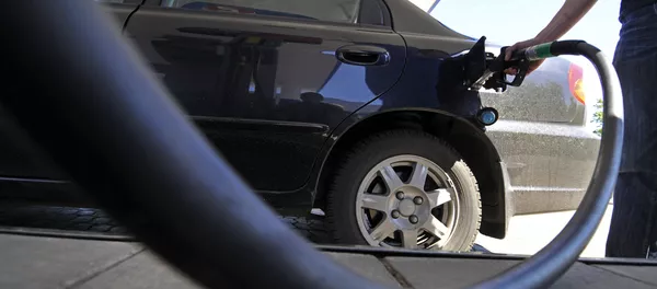 На АЗС в Великом Новгороде На АЗС в Великом Новгороде - Sputnik Кыргызстан