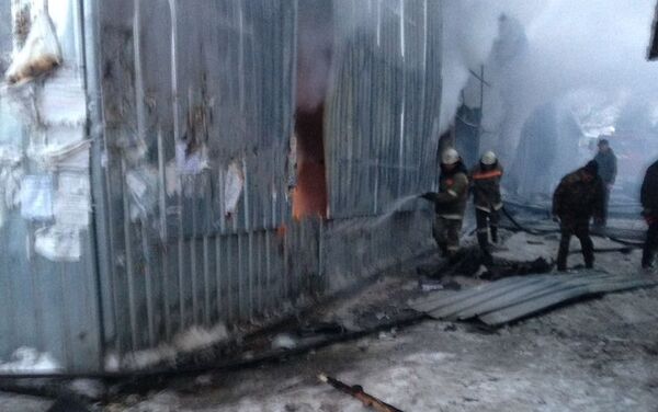 В противопожарной службе подтвердили информацию о возгорании на рынке. - Sputnik Кыргызстан
