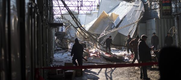 Обвал крыши на столичном рынке Дордой - Sputnik Кыргызстан