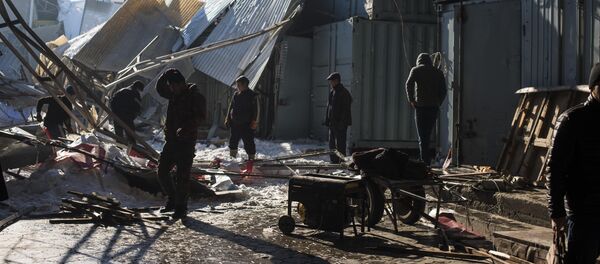 Алкан базарындагы кулаган чатыр - Sputnik Кыргызстан