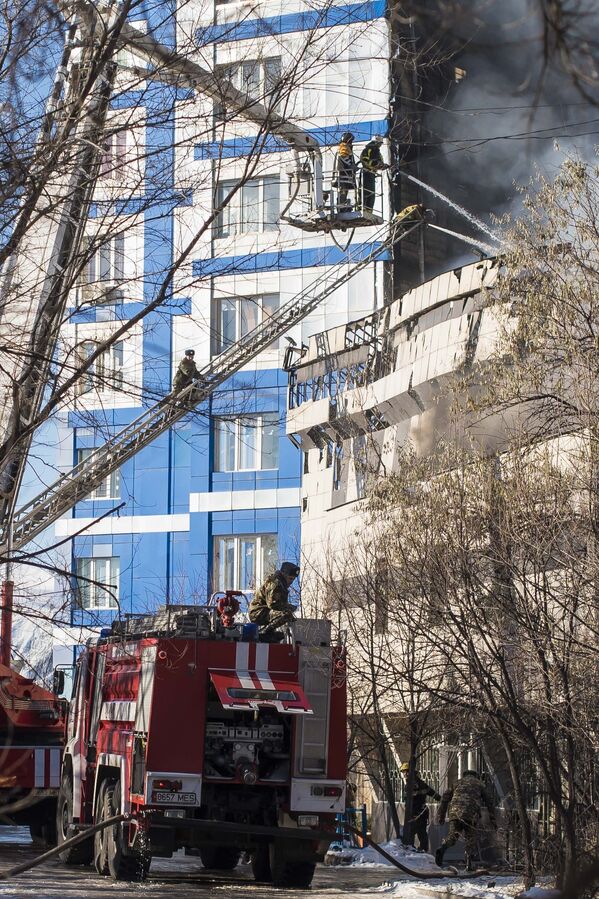 Пожар в здании церкви и частной школе в Бишкеке - Sputnik Кыргызстан