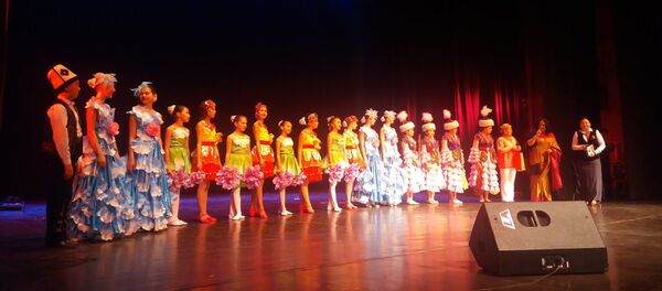 Балажан республикалык эстетикалык балдар борборунун тарбиялануучулары Делиде өткөн искусствонун эл аралык фестивалында Балажан республикалык эстетикалык балдар борборунун тарбиялануучулары Делиде өткөн искусствонун эл аралык фестивалында - Sputnik Кыргызстан