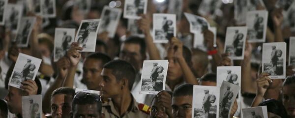 Фидель Кастрону эскерүү зыйнатына келген Гавананын жашоочулары - Sputnik Кыргызстан