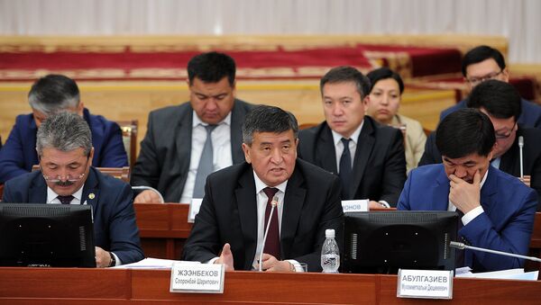 Премьер-министр Сооронбай Жээнбеков Жогорку Кеңештин отурумунда - Sputnik Кыргызстан