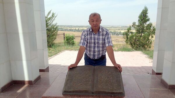 Кыргызский литератор, доктор филологических наук Абдылдажан Акматалиев - Sputnik Кыргызстан