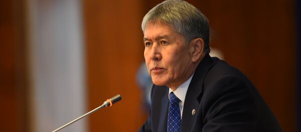 Кыргызстандын президенти Алмазбек Атамбаев маалымат жыйында - Sputnik Кыргызстан