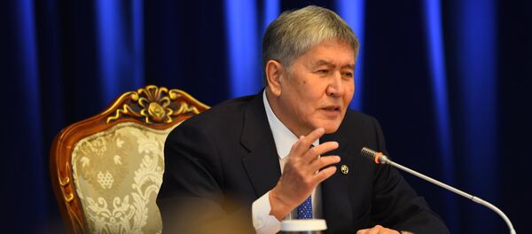 Кыргызстандын президенти Алмазбек Атамбаев маалымат жыйында - Sputnik Кыргызстан