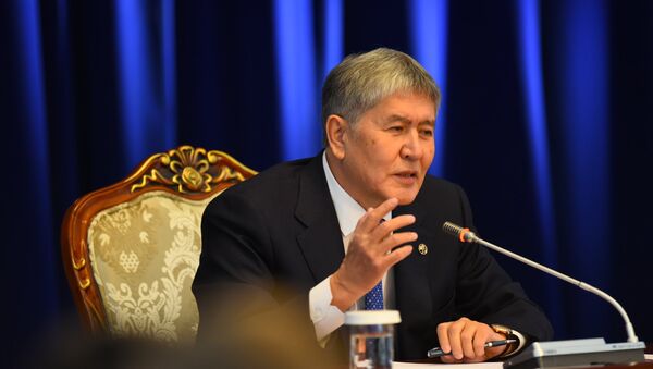 Кыргызстандын президенти Алмазбек Атамбаев маалымат жыйында - Sputnik Кыргызстан