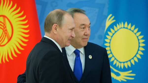 Президент РФ Владимир Путин и президент Республики Казахстан Нурсултан Назарбаев. Архивное фото - Sputnik Кыргызстан
