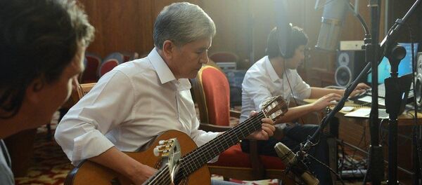 Кыргызстандын президенти Алмазбек Атамбаевдин архивдик сүрөтү - Sputnik Кыргызстан