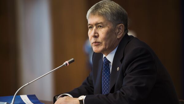 Кыргызстандын президенти Алмазбек Атамбаевдин архивдик сүрөтү - Sputnik Кыргызстан