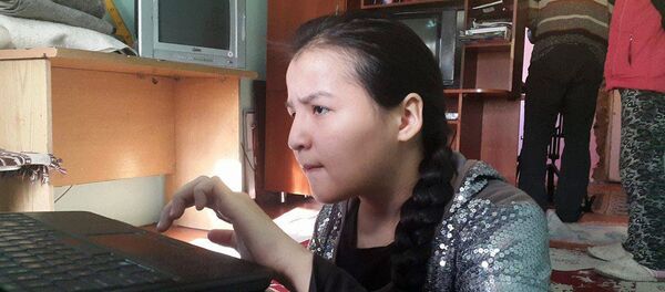 Жизнь 17-летней Элизы Орозбаевой с ДЦП - Sputnik Кыргызстан