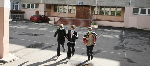 Школа № 30 в Калининграде закрыта на карантин из-за гриппа А/H1N1 - Sputnik Кыргызстан