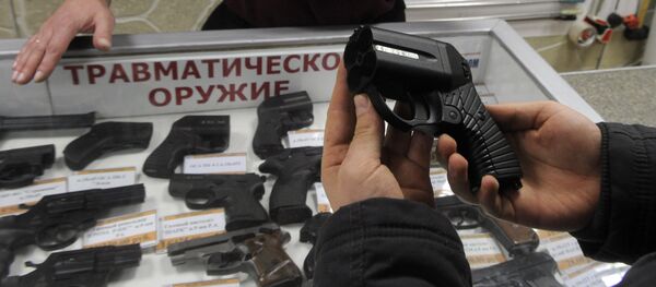 Работа магазина по продаже оружия Работа магазина по продаже оружия - Sputnik Кыргызстан