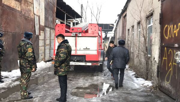 Пожар в складском помещении в торговом центре Таатан - Sputnik Кыргызстан