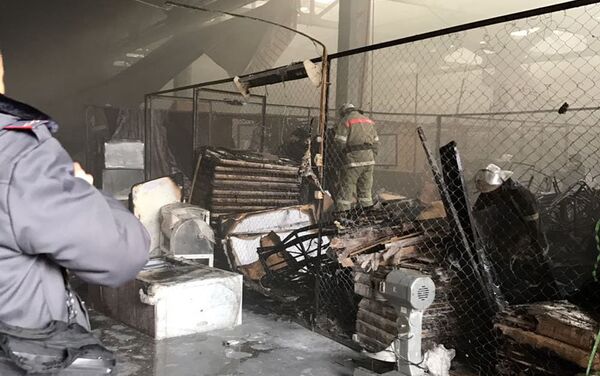Ранее сообщалось о том, что в складском помещении ТЦ произошло возгорание. - Sputnik Кыргызстан