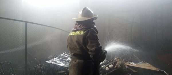 Пожар в складском помещении в торговом центре Таатан - Sputnik Кыргызстан