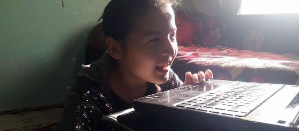 Чоңдордун тирешинен Элиза эки жылдан бери мектепке бара албай келет - Sputnik Кыргызстан