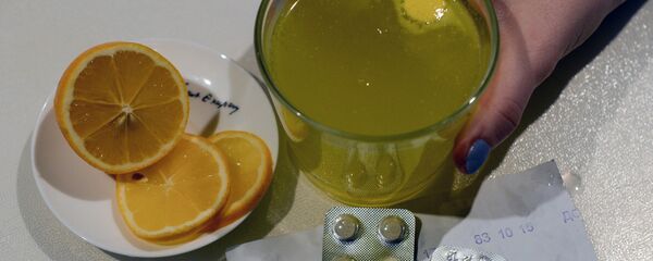 Лекарственные препараты и градусник для измерения температуры. Архивное фото - Sputnik Кыргызстан