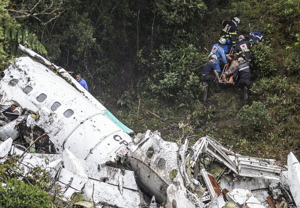 Крушение самолета с бразильскими футболистами на борту в Колумбии - Sputnik Кыргызстан