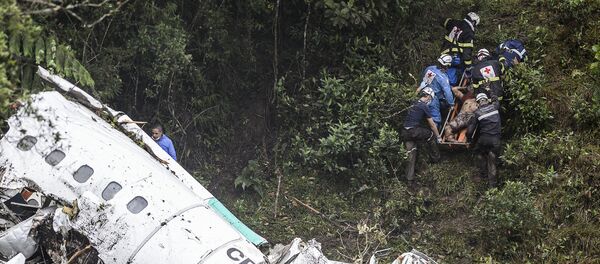 Крушение самолета с бразильскими футболистами на борту в Колумбии Крушение самолета с бразильскими футболистами на борту в Колумбии - Sputnik Кыргызстан