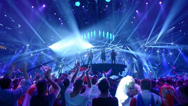 Болельщики поддерживают своих конкурсантов в финале конкурса песни Евровидение. Архивное фото - Sputnik Кыргызстан