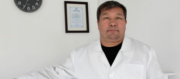 Медицина илимдеринин доктору, уролог-андролог жана сексопатолог Жаныбек Мамбетов Медицина илимдеринин доктору, уролог-андролог жана сексопатолог Жаныбек Мамбетов - Sputnik Кыргызстан