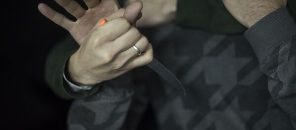 Имитация нападения с ножом. Иллюстративное фото - Sputnik Кыргызстан