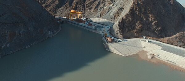 Компенсатор Токтогулки — аэросъемка Камбар-Атинской ГЭС-2 - Sputnik Кыргызстан