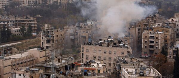 Дым после взрыва в районе, контролируемого сирийской армией в Алеппо. Архивное фото - Sputnik Кыргызстан