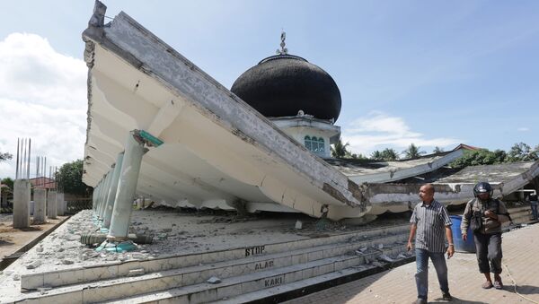 Последствия землетрясение в Индонезии - Sputnik Кыргызстан