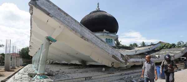 Последствия землетрясение в Индонезии - Sputnik Кыргызстан