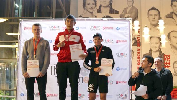 Кыргызстанские триатлеты завоевали три медали, из них две — золотые, на открытом чемпионате Indoor Triathlon World Class Open 2016 - Sputnik Кыргызстан