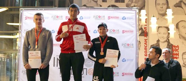 Кыргызстанские триатлеты завоевали три медали, из них две — золотые, на открытом чемпионате Indoor Triathlon World Class Open 2016 Кыргызстанские триатлеты завоевали три медали, из них две — золотые, на открытом чемпионате Indoor Triathlon World Class Open 2016 - Sputnik Кыргызстан