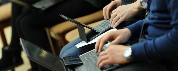 Офисте иштеп жаткан адамдар. Архив - Sputnik Кыргызстан