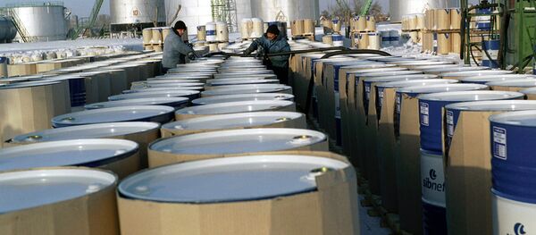 Бочкадагы мунай. Архив - Sputnik Кыргызстан