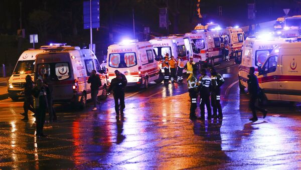 Полиция на месте взрыва в центре Стамбула, Турция. 10 декабря 2016 года - Sputnik Кыргызстан