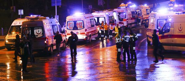 Полиция на месте взрыва в центре Стамбула, Турция. 10 декабря 2016 года - Sputnik Кыргызстан