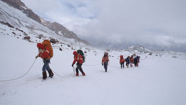 Восхождение инвалидов на вершину горы Казбек - Sputnik Кыргызстан