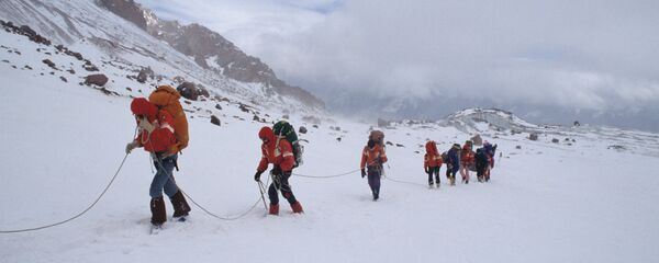 Восхождение инвалидов на вершину горы Казбек - Sputnik Кыргызстан