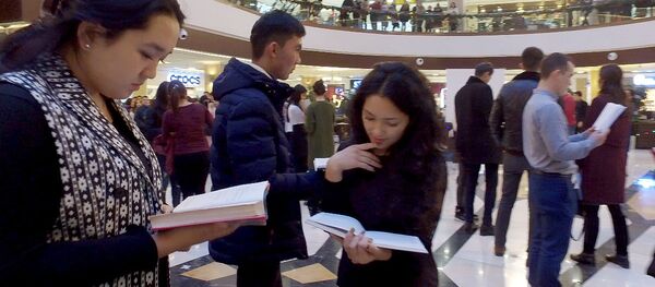 Самый масштабный флешмоб Mannequin Challenge в Кыргызстане Самый масштабный флешмоб Mannequin Challenge в Кыргызстане - Sputnik Кыргызстан