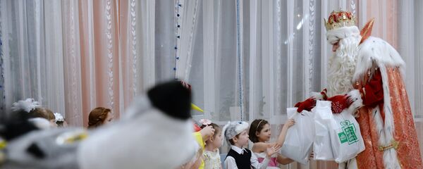 Жаңы жылдык майрамдагы Аяз ата. Архив - Sputnik Кыргызстан